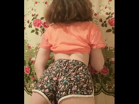 ❤️ Giovane pupa sexy fa uno striptease riprendendo i suoi pantaloncini alla telecamera ️ Super pornoal it.xxxbunker.ru